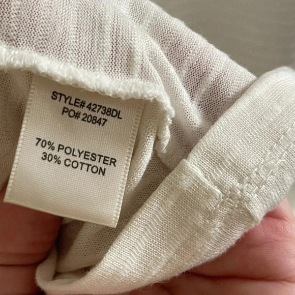 Women’s Skies are Blue- white twist front textured Top, Size Medium - Picture 5 of 5